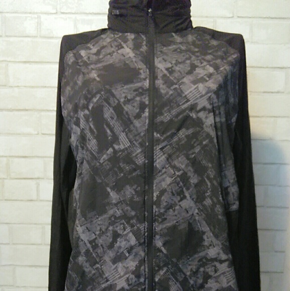 lululemon athletica Other - Lululemon men's windbreaker jacket with hoodies